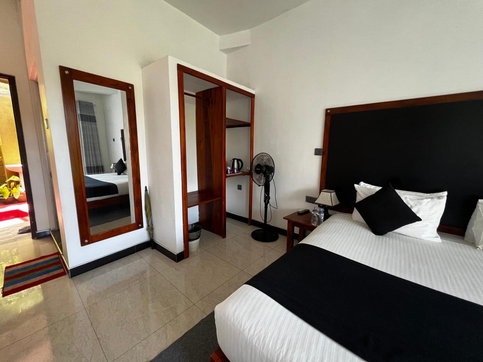 Ella Silloam Vila Exterior foto